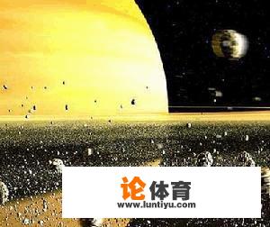 为什么有人说太阳系中的行星轨道几乎在一个平面，而地球上的卫星可以任意绕行呢？