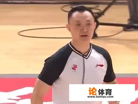 被誉为CBA传奇球员的孙军，为什么会在比赛中对裁判闫军破口大骂呢？