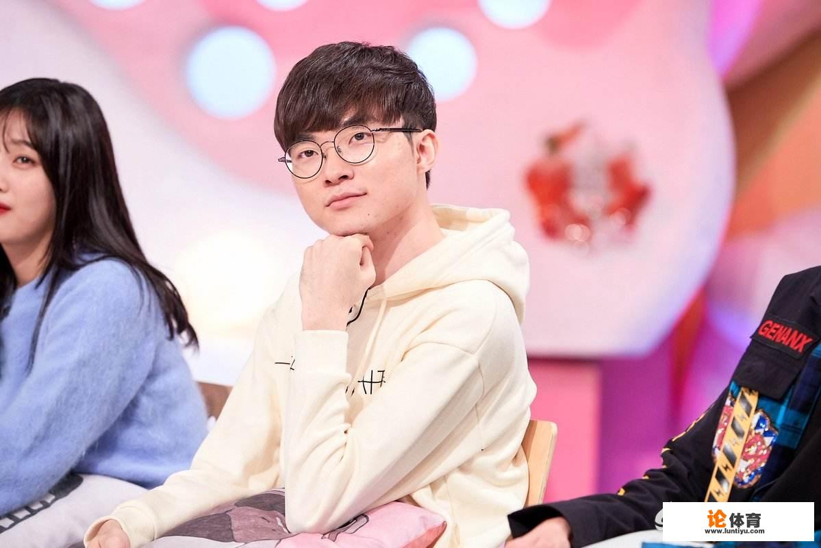 WOLF直播中怒怼FAKER：大师别和我说话！李哥瞬间自闭独自训练，你怎么看？