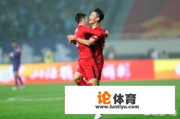 中超赛场惊获胡尔克擦鞋礼遇的是哪位上港新星,为什么会获得如此高的待遇? 中超赛场惊获胡尔克擦鞋礼遇的是哪位上港新星,为什么会获得如此高的待遇?