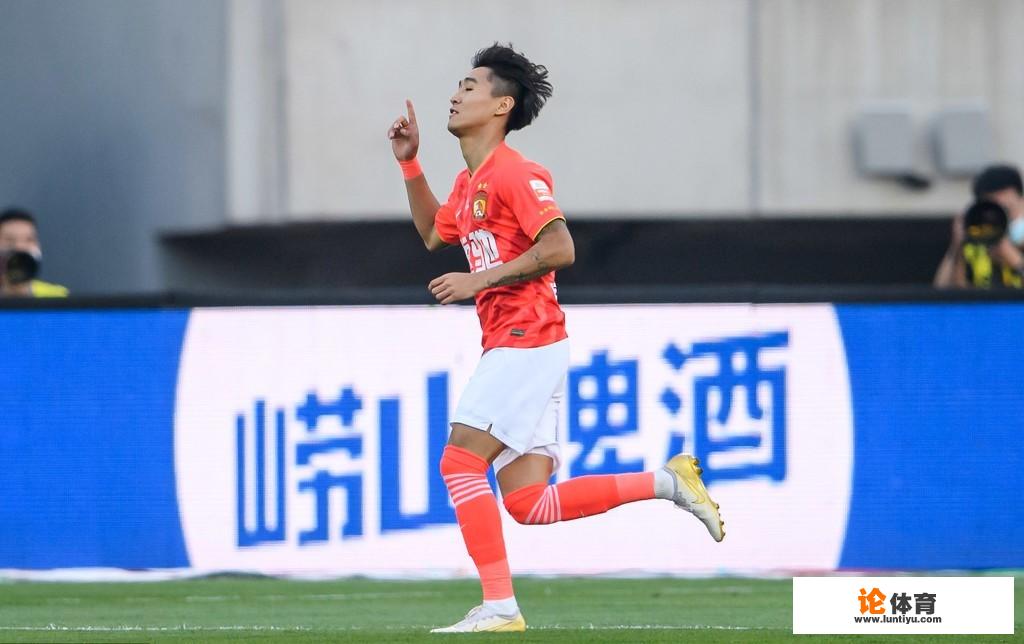 中超揭幕战-恒大2-0申花,韦世豪双响,他射术比武磊更强吗? 中超揭幕战-恒大2-0申花,韦世豪双响,他射术比武磊更强吗?