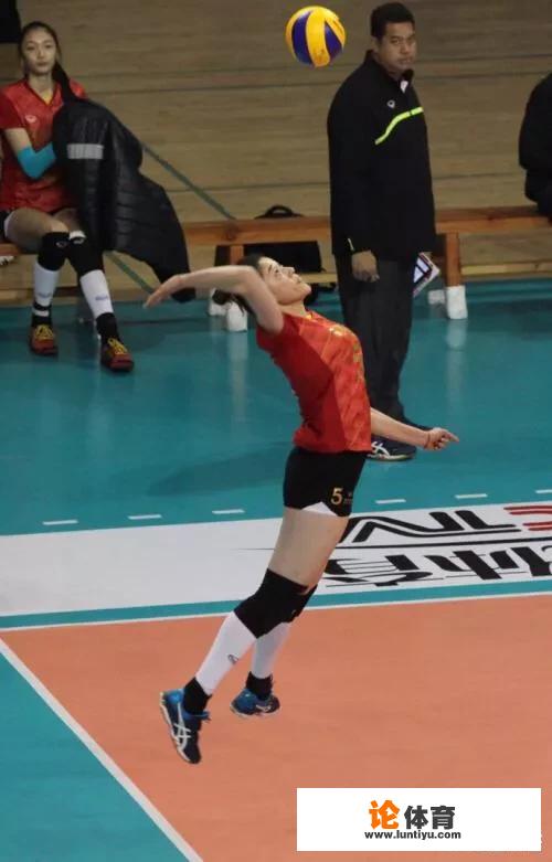 乒乓球往后抛犯规吗? 乒乓球往后抛犯规吗?