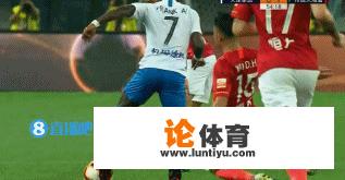 严鼎浩背后铲倒阿奇姆彭,为何主裁判却给了瓦格纳一张黄牌? 严鼎浩背后铲倒阿奇姆彭,为何主裁判却给了瓦格纳一张黄牌?