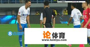 严鼎浩背后铲倒阿奇姆彭,为何主裁判却给了瓦格纳一张黄牌? 严鼎浩背后铲倒阿奇姆彭,为何主裁判却给了瓦格纳一张黄牌?