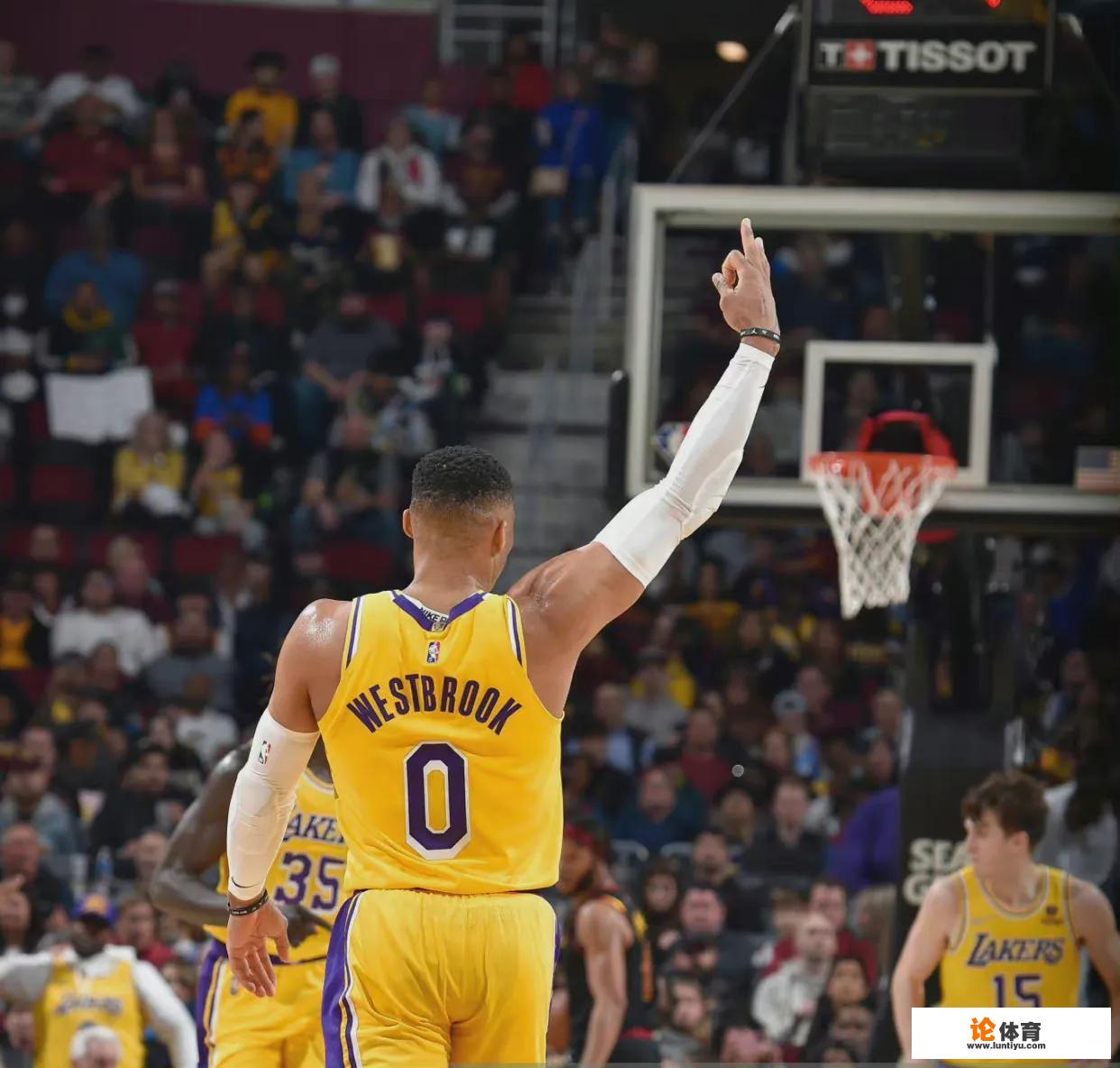 詹姆斯一共在NBA打了几年球? 詹姆斯一共在NBA打了几年球?