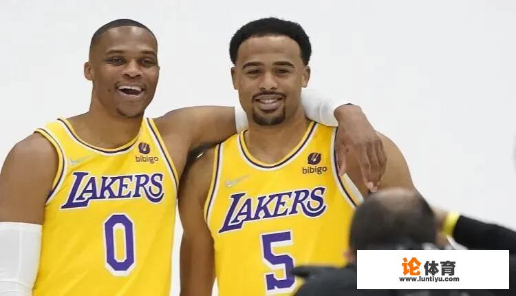 詹姆斯一共在NBA打了几年球? 詹姆斯一共在NBA打了几年球?