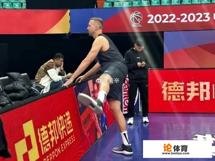 广东辽宁都赢球，广东双外援尴尬，杜润旺停赛，谁能赢对决比赛？