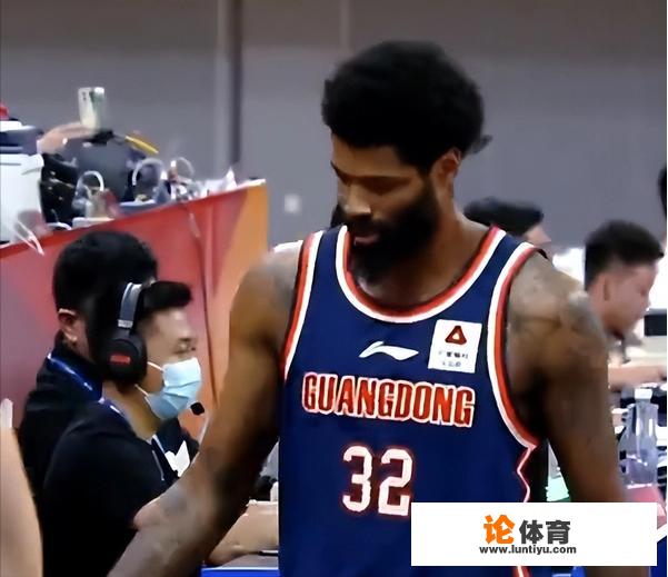 广东辽宁都赢球，广东双外援尴尬，杜润旺停赛，谁能赢对决比赛？