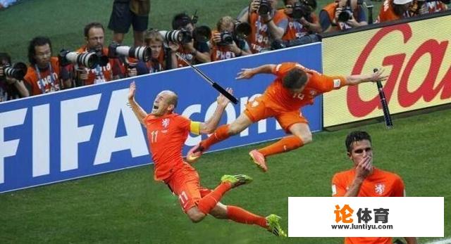 当初皇马为什么要卖掉罗本？