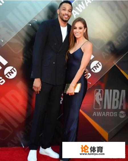 NBA2K美女主持瑞秋为什么会选择雷霆球员罗伯森作为自己的男朋友呢？