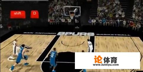 NBA2K15 MC模式PC版，键盘，怎么叫队友来帮忙挡拆啊?求解啊？