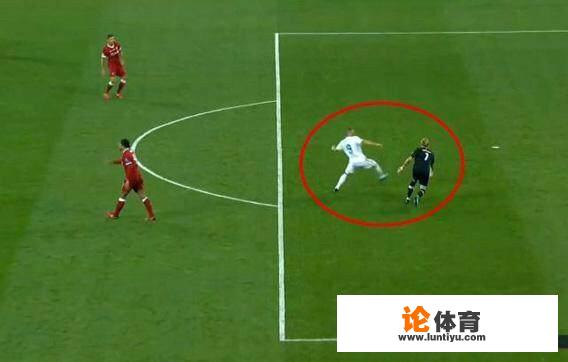 93年欧冠决赛马赛1:0胜米兰,进球者是谁? 93年欧冠决赛马赛1:0胜米兰,进球者是谁?