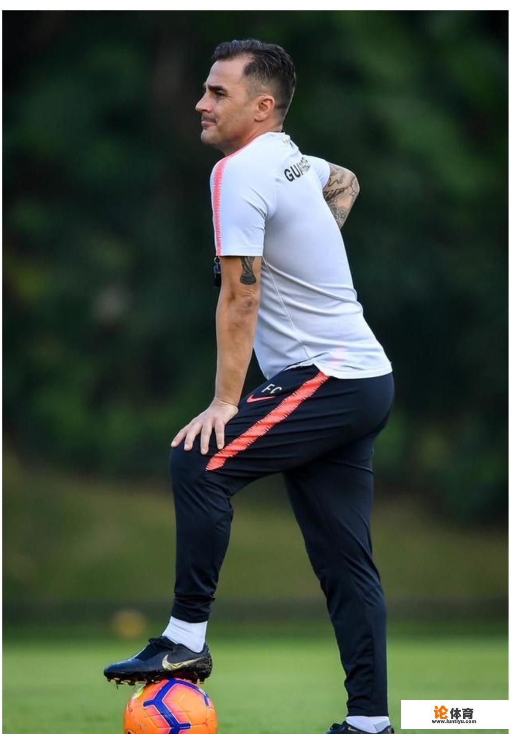 恒大1:1重庆,和国安只差5分,这场比赛的战术阵型是不是卡拉瓦罗飘了? 恒大1:1重庆,和国安只差5分,这场比赛的战术阵型是不是卡拉瓦罗飘了?