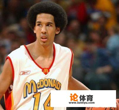 今天nba总决赛第四场!利文斯顿的肘击你们如何看待的? 今天nba总决赛第四场!利文斯顿的肘击你们如何看待的?