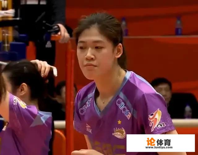 排球如何接重扣球？