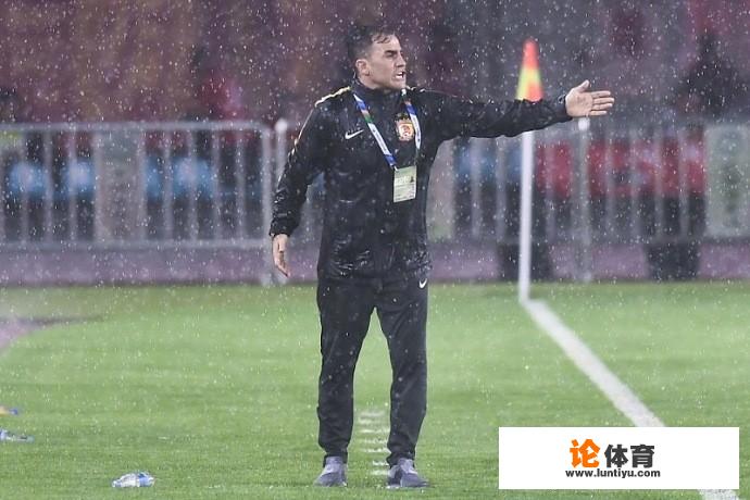 许家印要求恒大全员到预备队训练,为什么要求树立主教练的权威呢? 许家印要求恒大全员到预备队训练,为什么要求树立主教练的权威呢?