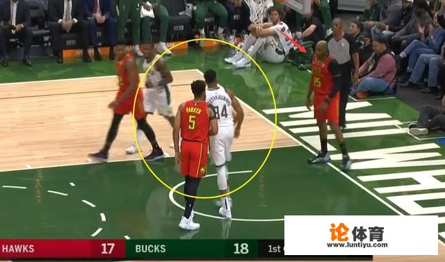 雄鹿和老鹰的常规赛中,字母哥在进攻端隔扣卡特,落地时还用眼神挑衅后者,你怎么看? 雄鹿和老鹰的常规赛中,字母哥在进攻端隔扣卡特,落地时还用眼神挑衅后者,你怎么看?