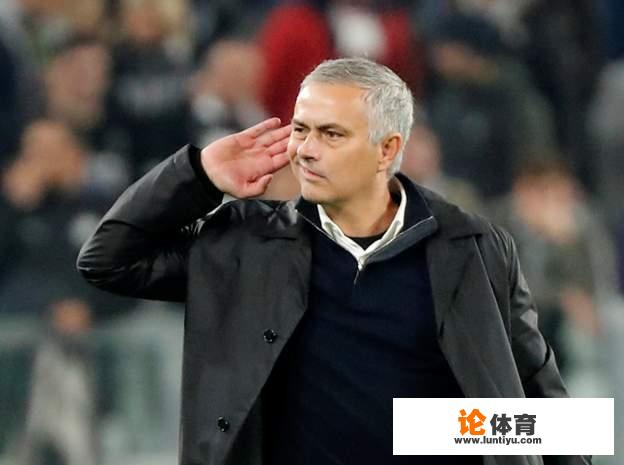 欧冠小组赛,曼联2-1尤文,穆帅冲进场内将手贴耳旁挑衅尤文球迷,赛后他会被罚款吗? 欧冠小组赛,曼联2-1尤文,穆帅冲进场内将手贴耳旁挑衅尤文球迷,赛后他会被罚款吗?