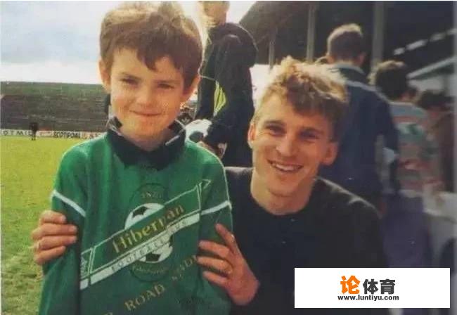 网球运动员最小多少岁可以参加职业比赛? 网球运动员最小多少岁可以参加职业比赛?