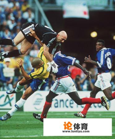 手游《足球大师》换球队球衣颜色怎么换? 手游《足球大师》换球队球衣颜色怎么换?