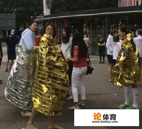 德国站与土耳其队交手前,中国女排姑娘为什么穿着拖鞋跑出了酒店? 德国站与土耳其队交手前,中国女排姑娘为什么穿着拖鞋跑出了酒店?