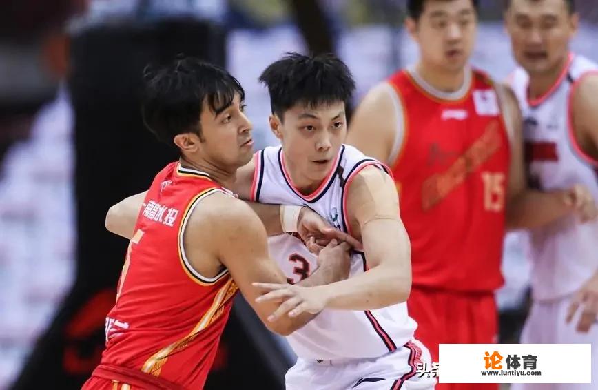 CBA第41轮广东队的胡明轩被判假摔，裁判判的对吗？