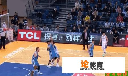 CBA联赛京津大战出现火爆局面,翟晓川遭遇恶意犯规,时德帅被“打脸”,对此你怎么看? CBA联赛京津大战出现火爆局面,翟晓川遭遇恶意犯规,时德帅被“打脸”,对此你怎么看?