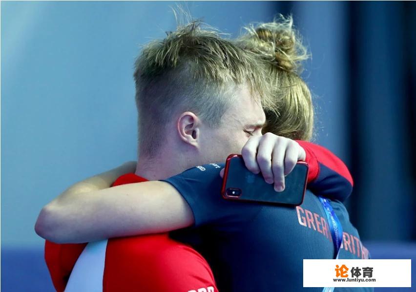 游泳世锦赛,英国跳水名将超级失误,中国跳水队意外收获第10金,你怎么评价? 游泳世锦赛,英国跳水名将超级失误,中国跳水队意外收获第10金,你怎么评价?