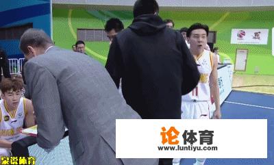 同曦VS深圳,如何评价同曦队核心冯欣和外援暂停时对喷、内讧和发生冲突的行为? 同曦VS深圳,如何评价同曦队核心冯欣和外援暂停时对喷、内讧和发生冲突的行为?