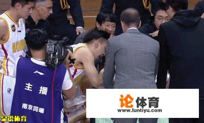 同曦VS深圳,如何评价同曦队核心冯欣和外援暂停时对喷、内讧和发生冲突的行为? 同曦VS深圳,如何评价同曦队核心冯欣和外援暂停时对喷、内讧和发生冲突的行为?