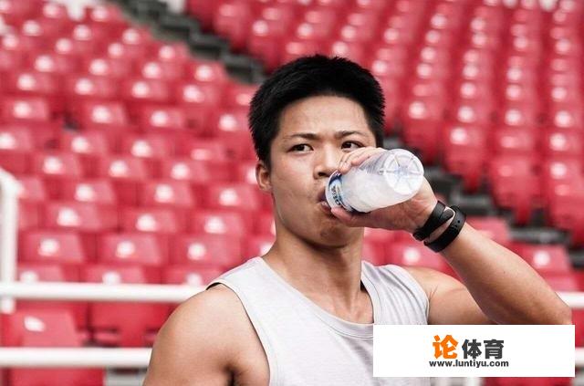 亚运会运动员喝的黄黄的水是什么? 亚运会运动员喝的黄黄的水是什么?