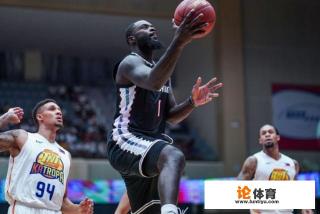 CBA揭幕战,易建联被史蒂芬森隔扣,毫无优势,你怎么看? CBA揭幕战,易建联被史蒂芬森隔扣,毫无优势,你怎么看?