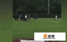 8月12日申花预备队VS上港预备队,范志毅掌掴裁判,被申花暂停教练工作,你怎么看? 8月12日申花预备队VS上港预备队,范志毅掌掴裁判,被申花暂停教练工作,你怎么看?