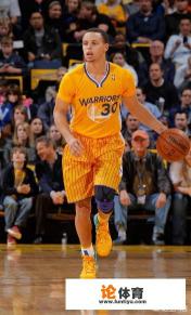 为什么足球运动员背心都带袖,而篮球运动员背心基本无袖呢?近几年NBA出现带袖队服是怎么回事呢? 为什么足球运动员背心都带袖,而篮球运动员背心基本无袖呢?近几年NBA出现带袖队服是怎么回事呢?