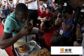 NBA球星举办中国行的时候都会体验一下当地美食,只有詹姆斯一直自带厨师,你怎么看? NBA球星举办中国行的时候都会体验一下当地美食,只有詹姆斯一直自带厨师,你怎么看?