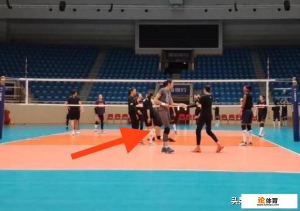 日本女排队服是什么牌子？