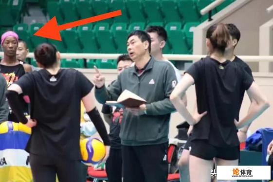 日本女排队服是什么牌子？