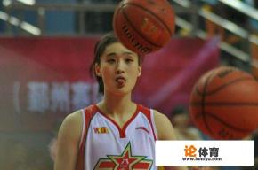 王雪朦和孙梦昕谁能成为八一女篮的“巨头”? 王雪朦和孙梦昕谁能成为八一女篮的“巨头”?