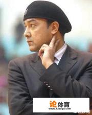 CBA半决赛新疆4-1辽宁,主教练阿的江为什么一直带着贝雷帽?有什么特殊意义吗? CBA半决赛新疆4-1辽宁,主教练阿的江为什么一直带着贝雷帽?有什么特殊意义吗?
