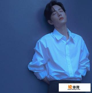 肖战画画的文案? 肖战画画的文案?