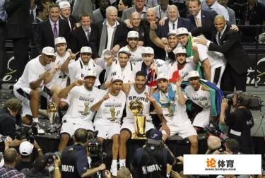 波波维奇教练以前是球员吗？