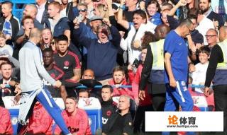 英超第9轮曼联2-2平切尔西,为什么穆里尼奥赛后暴怒并向蓝军球迷竖三根手指? 英超第9轮曼联2-2平切尔西,为什么穆里尼奥赛后暴怒并向蓝军球迷竖三根手指?