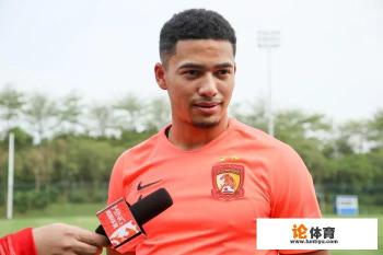 中超第8轮京粤大战，广州恒大为什么只上保利尼奥一名外援？布朗宁和朴志洙呢？