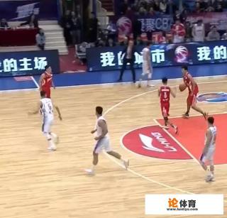 CBA第11轮四川91:98青岛，四川队的黄荣奇为何在比赛还未结束时就提前离场？