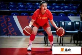 预选赛表现抢眼,“女篮詹姆斯”李梦一年的年薪有多少呢? 预选赛表现抢眼,“女篮詹姆斯”李梦一年的年薪有多少呢?