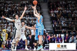 4月9日，刘志轩压哨三分不中，辽篮以95：97惜败新疆男篮，如何评价本场比赛？