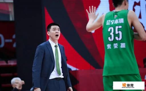 辽篮赢北控，朱荣振为什么仅仅上场1分钟后就被杨鸣换下场了？