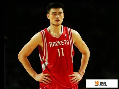 为何有人说姚明在部分比赛都是单手扣篮？这其中有哪些隐情？