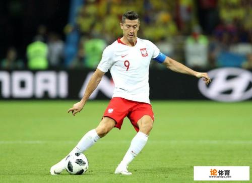 莱万连续两年进球世界第一，C罗梅西能抢回今年的年度射手王吗？