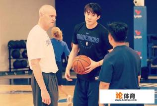 丁彦雨航将征战NBDL,新赛季他将蒙受多少经济损失呢?他会半途返回CBA吗? 丁彦雨航将征战NBDL,新赛季他将蒙受多少经济损失呢?他会半途返回CBA吗?